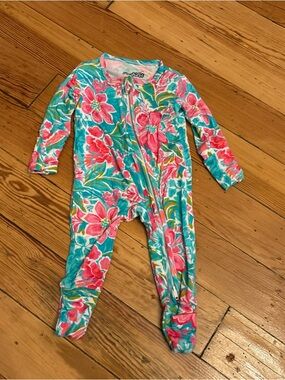 Poshtot, size 0-3 months, floral bamboo convertible zippy